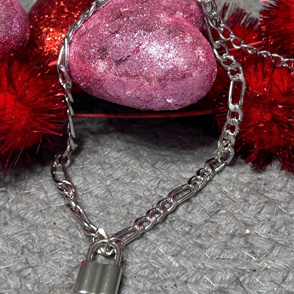Ladies Anklet. Silver done. Adjustable size - Picture 3 of 3